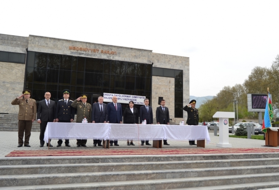 İsmayıllıda bir qrup gənc təntənəli şəkildə hərbi xidmətə yola salınıb