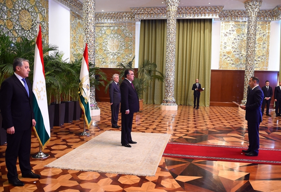 Le nouvel ambassadeur azerbaïdjanais au Tadjikistan remet ses lettres de créance à Emomali Rahmon