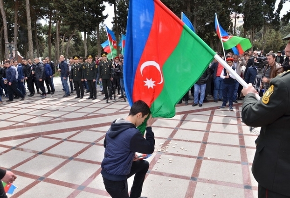 Suraxanı rayonunda gənclər hərbi xidmətə yola salınıblar