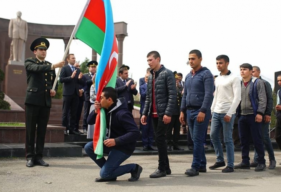 Şəmkirli gənclər ordu sıralarına yola düşüblər