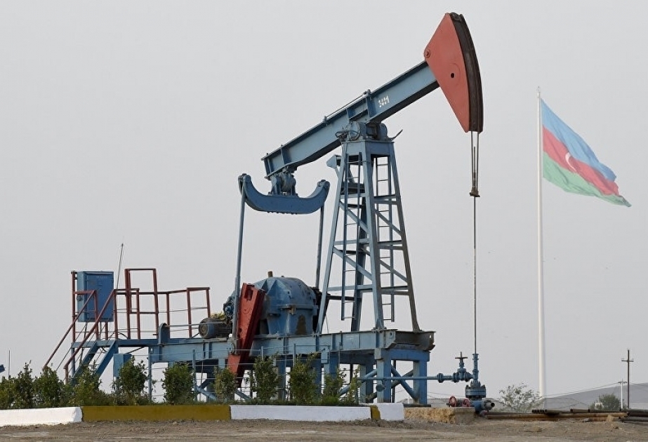 Баррель нефти марки «Азери Лайт» продается за 74,4 доллара