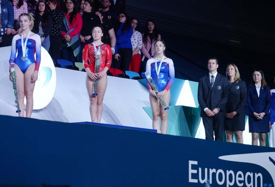 Batut gimnastikası üzrə gənclər və böyüklər arasında fərdi yarışların qalibi müəyyənləşib