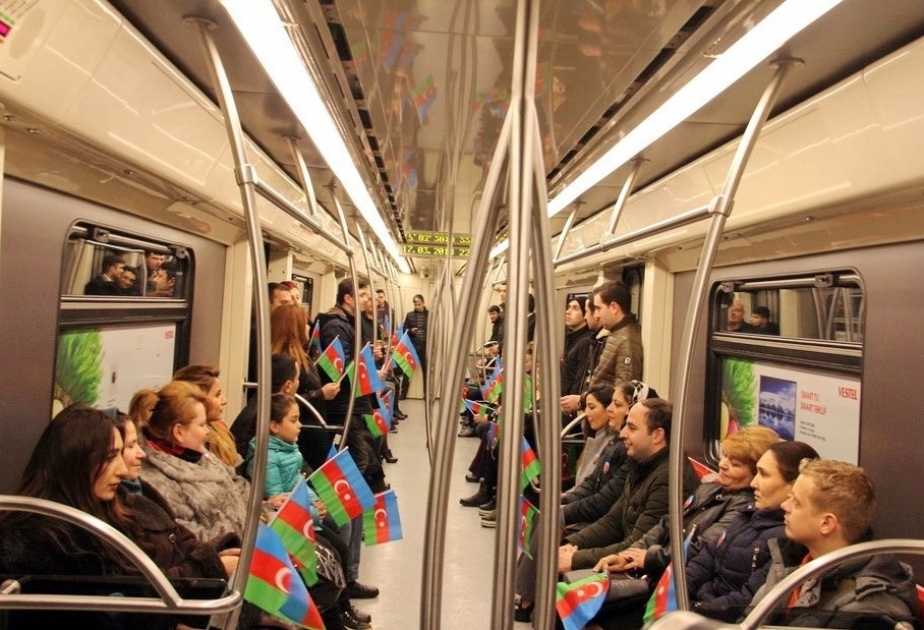 В бакинском метро прошла акция, посвященная 100-летию Азербайджанской Демократической Республики