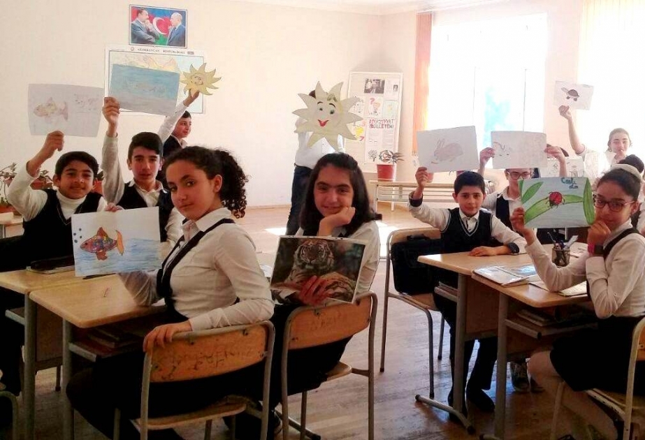 Fənn aylıqlarında fərqlənən şagirdlər mükafatlandırılırlar