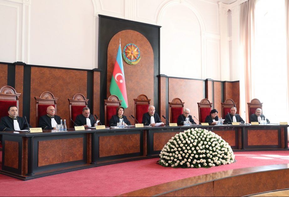 На заседании Пленума Конституционного суда рассматриваются итоги выборов президента Азербайджанской Республики
