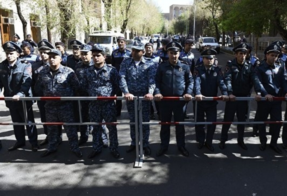Polis Yerevanın mərkəzində etirazçıların həbsinə başlayıb