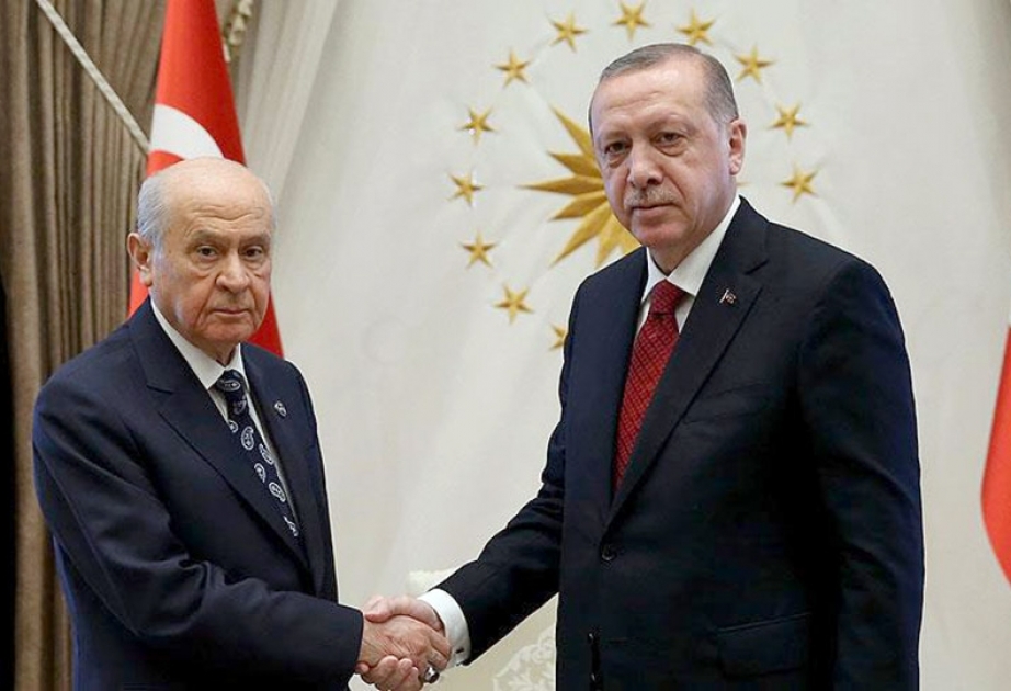 Türkiyənin Prezident Administrasiyasında növbədənkənar prezident və parlament seçkiləri məsələsi müzakirə olunur