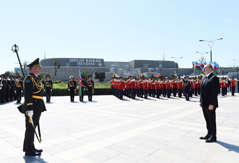 Le président azerbaïdjanais Ilham Aliyev a visité la Place du Drapeau national VIDEO