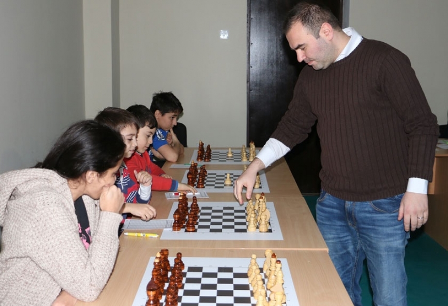 Beynəlxalq qrossmeysterlər məktəbli şahmatçılara ustad dərsləri keçiblər