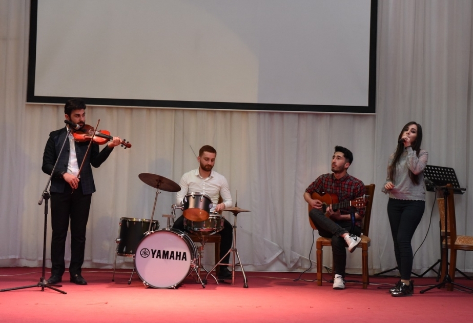 Azərbaycan Dillər Universitetində bədii yaradıcılıq festivalının baxış müsabiqəsi təşkil olunub