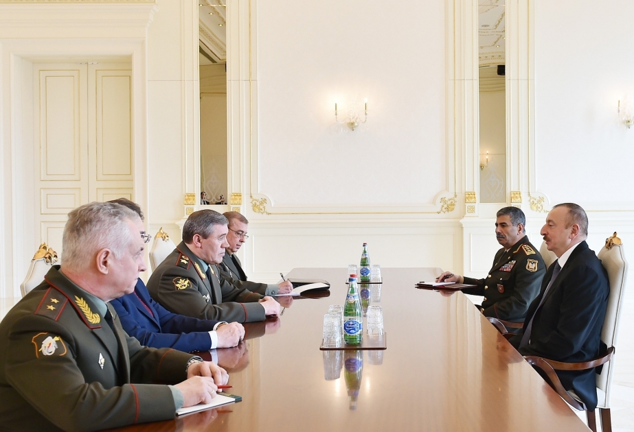 Le président Ilham Aliyev reçoit une délégation menée par le chef d’état-major de l’armée russe VIDEO