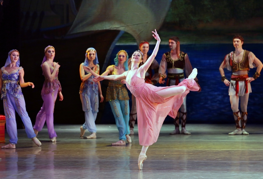 Birləşmiş Ərəb Əmirliklərinin ilk balerinası Dubayda Böyük Teatrın ulduzları ilə birgə çıxış edəcək