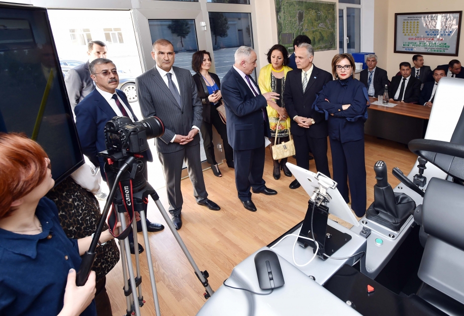 Eko-sürücülük metodologiyası üzrə təlim keçən SOCAR işçilərinə sertifikatlar verilib