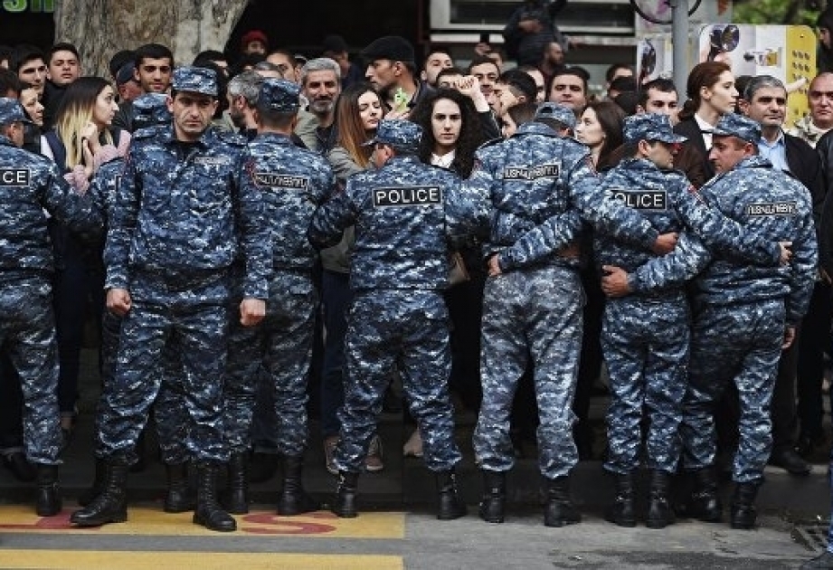 Ermənistanın baş naziri müxalifəti dialoqa çağırır