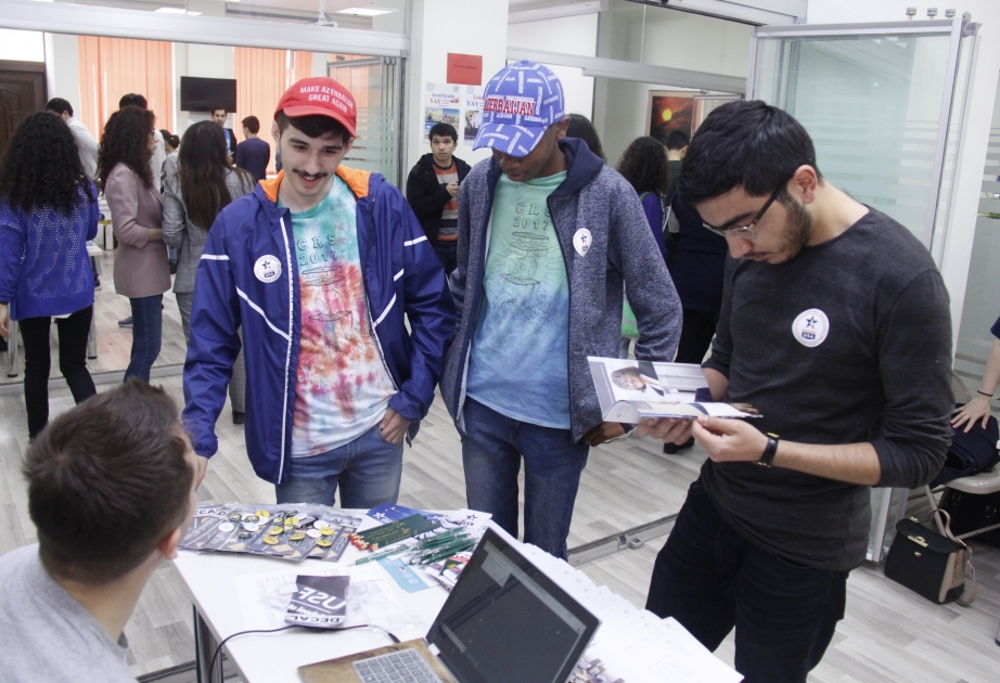 Azərbaycan Dillər Universitetində “ABŞ-da təhsil” sərgisi açılıb