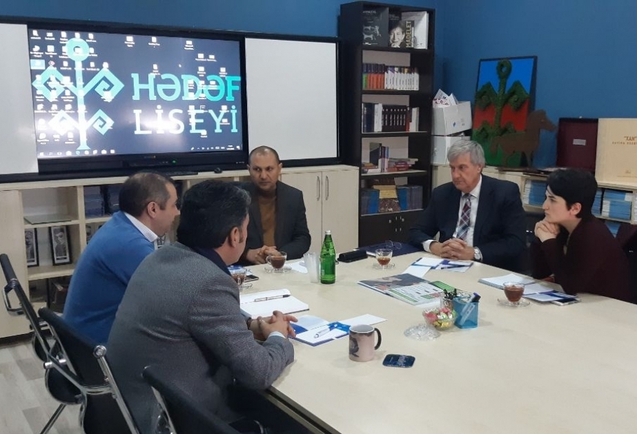 “Cambridge Assessment English” təşkilatının nümayəndələri Hədəf STEM Liseyində