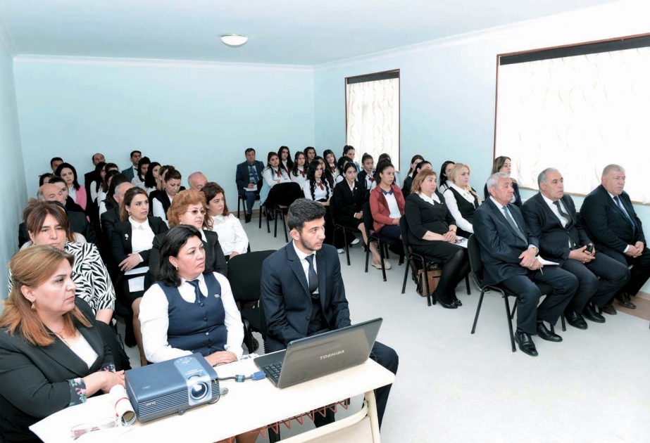 Fənn kurikulumları muxtar respublikanın bütün tam orta məktəblərində tətbiq edilir