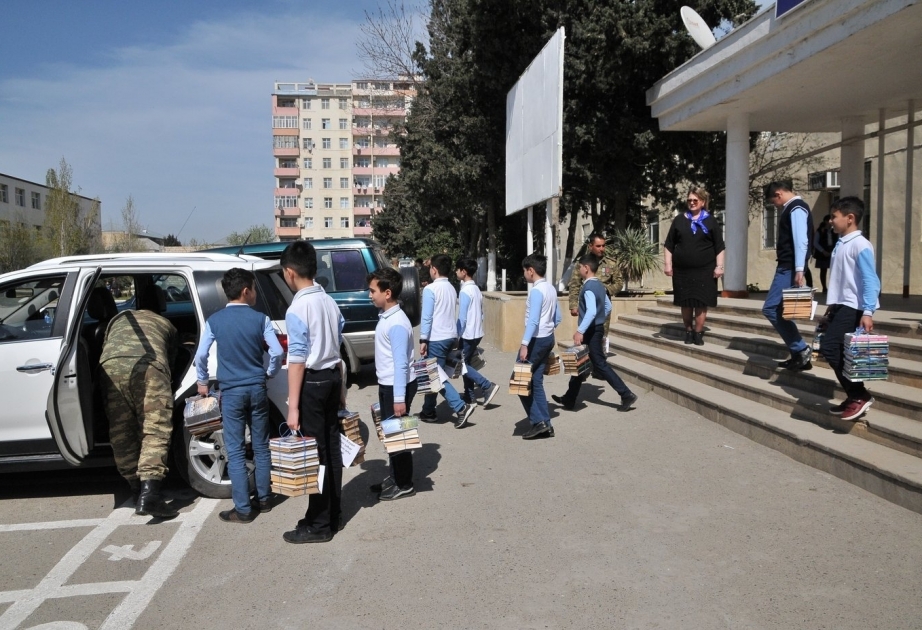 “Əsgərə kitab” layihəsinə Xırdalan məktəbliləri də qoşulub
