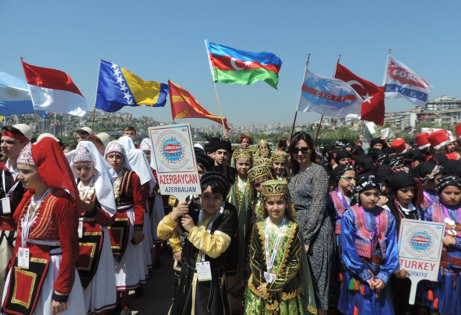Azərbaycanlı məktəblilər İstanbulda beynəlxalq rəqs festivalında iştirak ediblər VİDEO