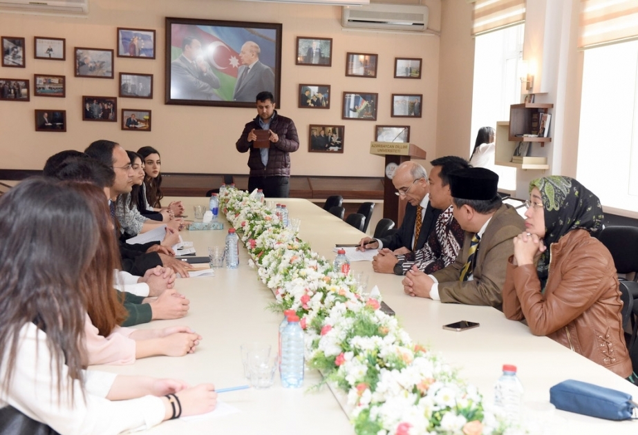 İndoneziyanın gənclər və idman naziri Azərbaycan Dillər Universitetində tələbələrin suallarını cavablandırıb
