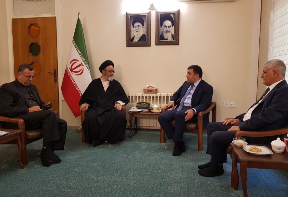 السفير حسينوف يلتقي مندوب المرشد الديني الأعلى بولاية أذربيجان الشرقية