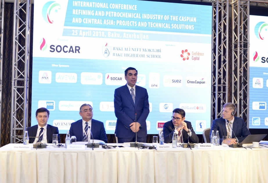 В Баку продолжает работу III Международный форум SOCAR