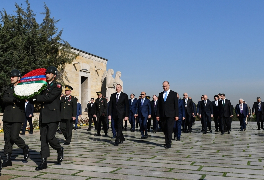 Prezident İlham Əliyev Ankarada Anıtqəbiri ziyarət edib VİDEO