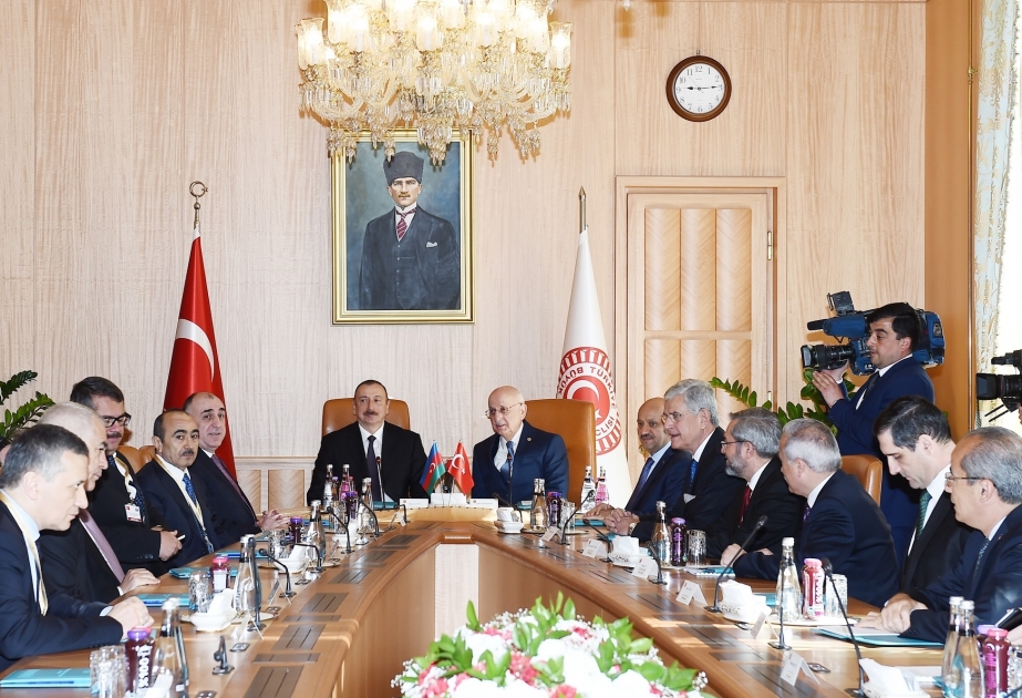Le président Ilham Aliyev rencontre le président du parlement turc Ismail Kahraman VIDEO