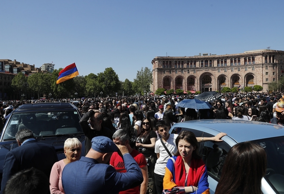 Ermənistanlı nazir istefa verib və idmançıları xalqa qoşulmağa səsləyib