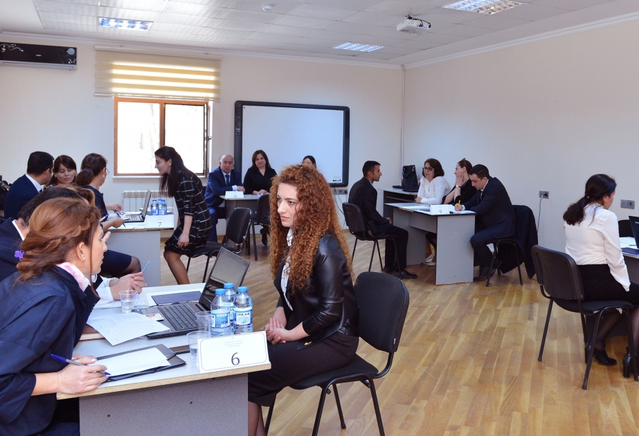 Müddətsiz əmək müqaviləsi əsasında işə qəbul olunmaq istəyən müəllimlərin müsahibəsinə başlanılıb