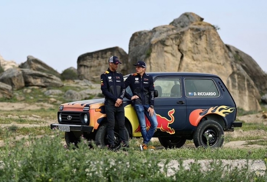 Гонщики «Red Bull Racing» прокатились на «Ниве» в Гобустане