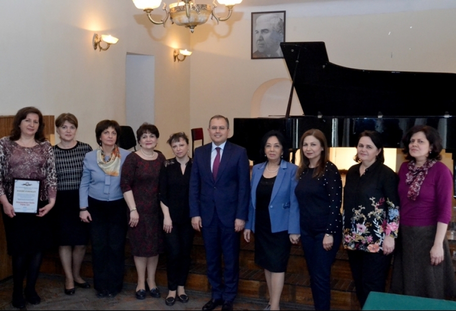Musiqi məktəbinin şagirdləri fəxri fərmanlarla təltif ediliblər