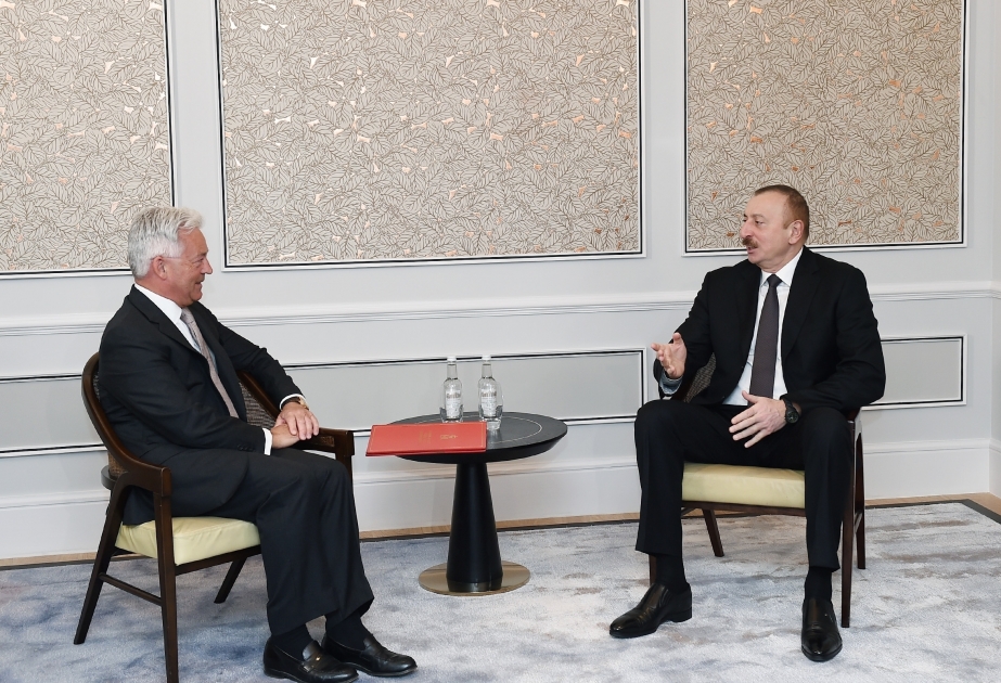 Treffen zwischen Präsident Ilham Aliyev und dem britischen Staatsminister für Europa und Amerika Alan Duncan in London VIDEO