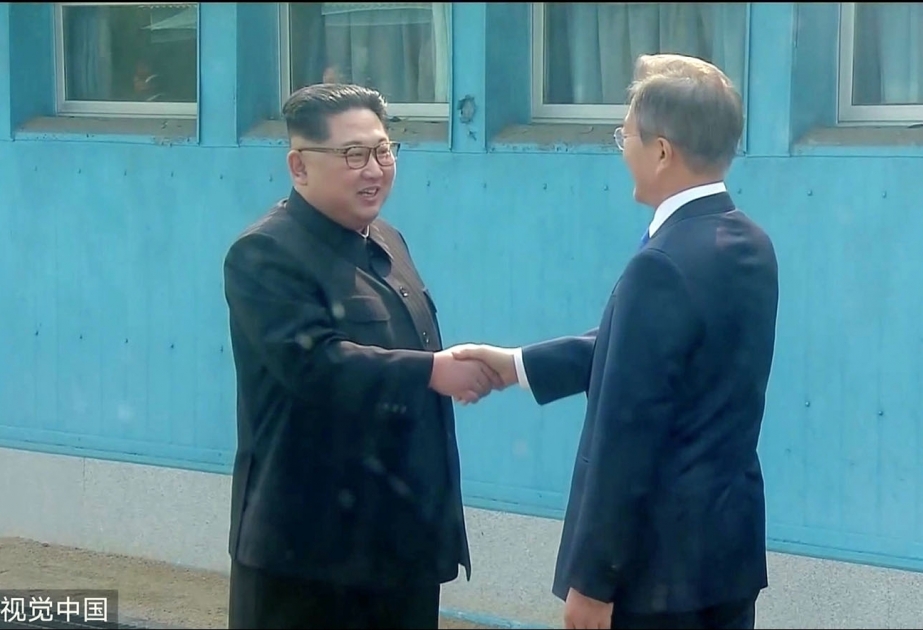 Koreya liderlərinin tarixi görüşü başlayıb VİDEO