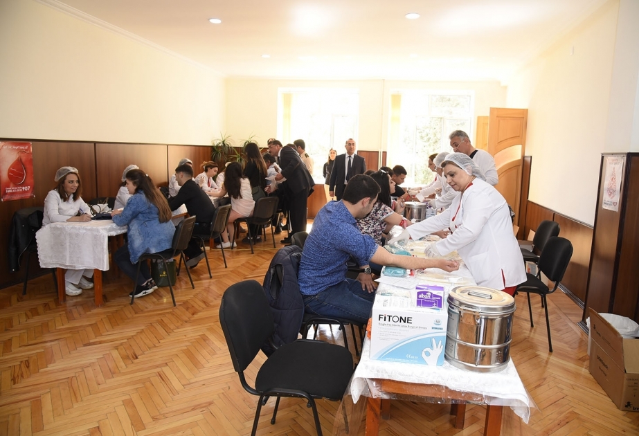 Sumqayıt universitetinin kollektivi talassemiya və hemofiliyalı xəstələr üçün qan veriblər