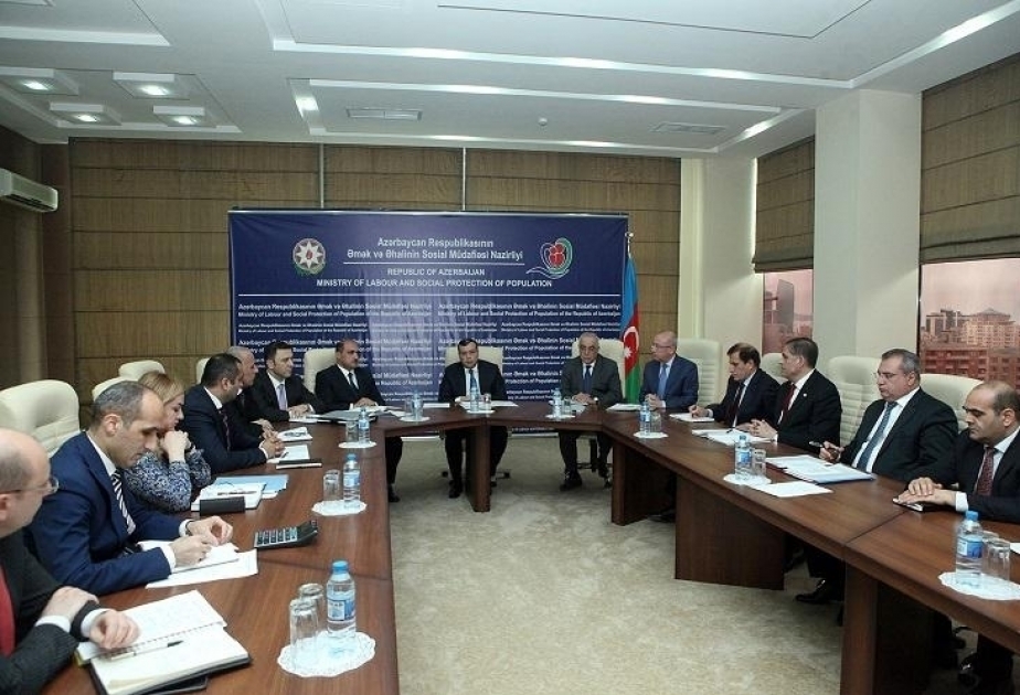 Əmək və sosial müdafiə sahəsində keçirilən iclasda qarşıda duran vəzifələr müzakirə olunub
