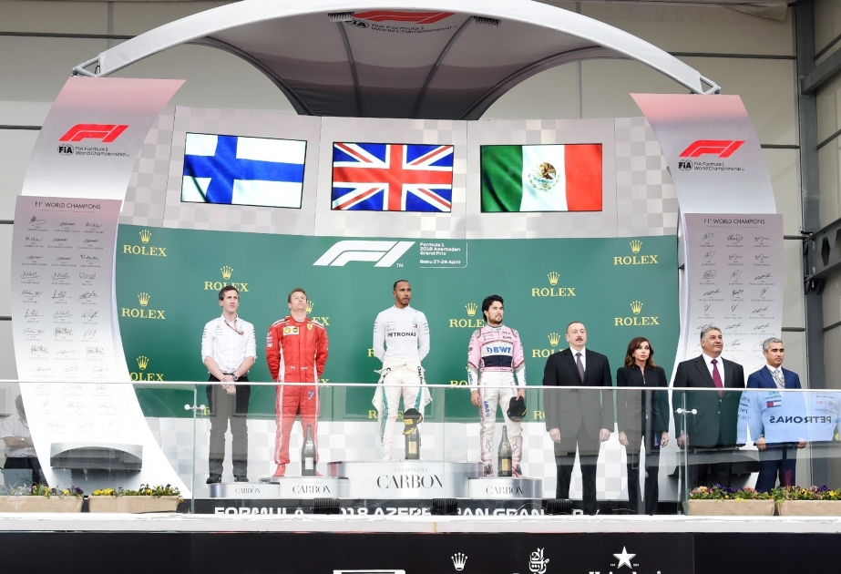 F1: GP von Aserbaidschan beendet Präsident Ilham Aliyev besuchte Eröffnungsfeier und schaute bei Schlussphase zu VIDEO