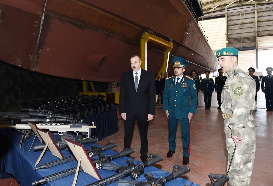 Staatspräsident Ilham Aliyev inspiziert neu gebautes Küstenwachschiff "Tufan" VIDEO