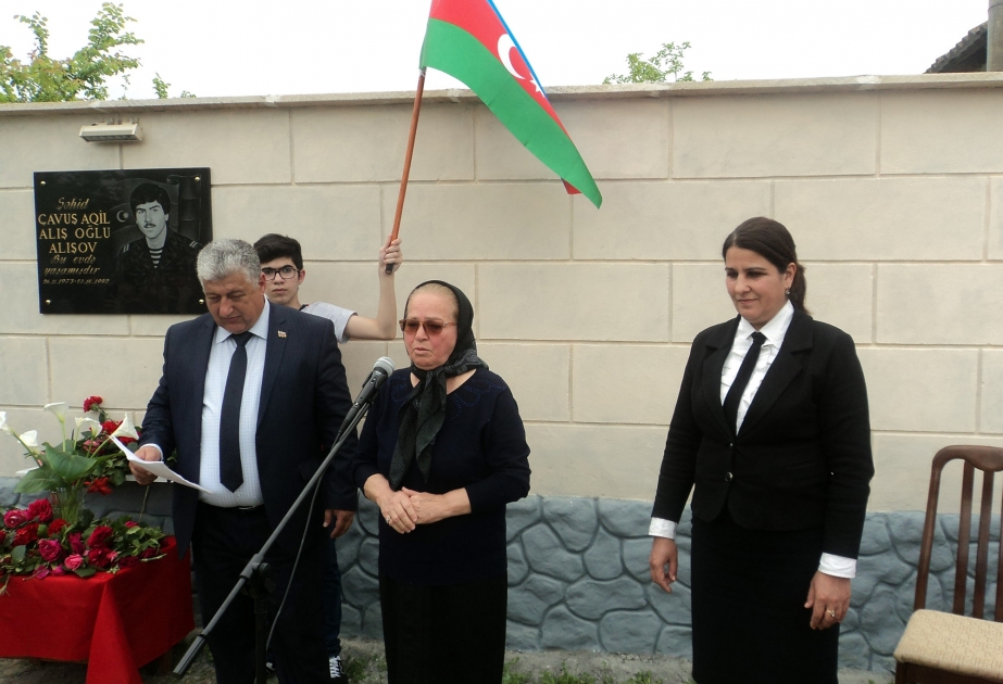 Kürdəmirin Qarabucaq qəsəbəsində şəhid Aqil Alışovun barelyefi açılıb