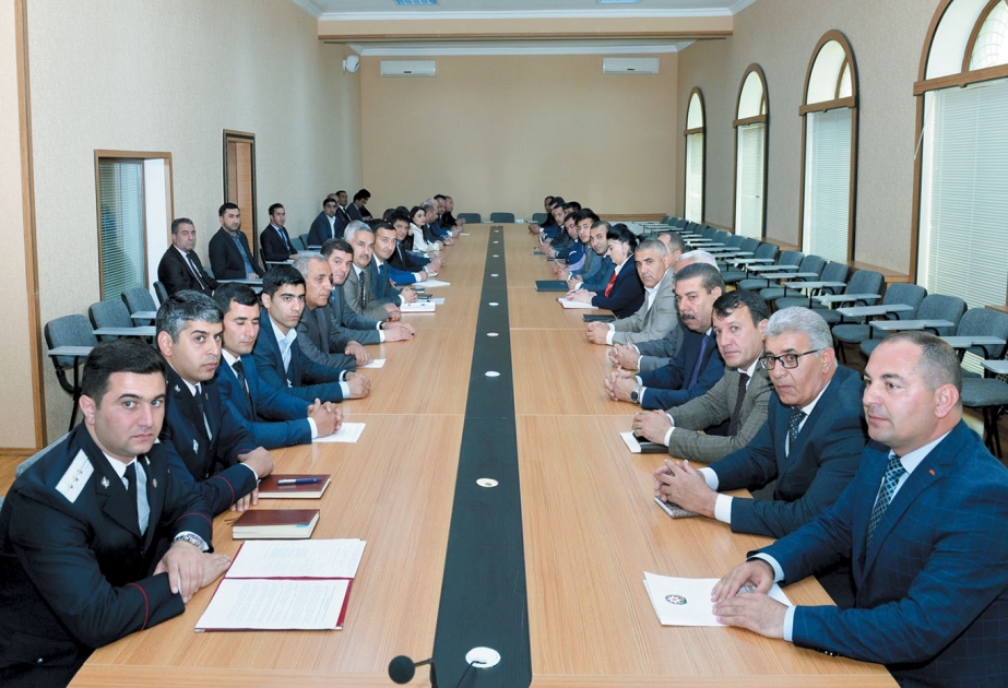 Naxçıvanda sahibkarlıq subyektlərinə əcnəbi işçilərin götürülməsi ilə bağlı məsələlər müzakirə edilib