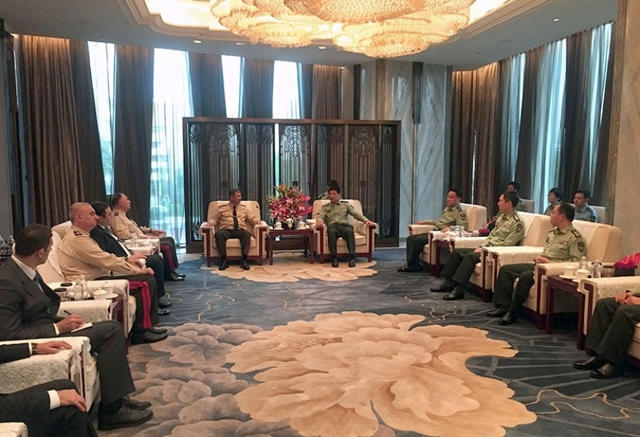 Aserbaidschan und China erörtern Aussichten für Zusammenarbeit im Militärbereich