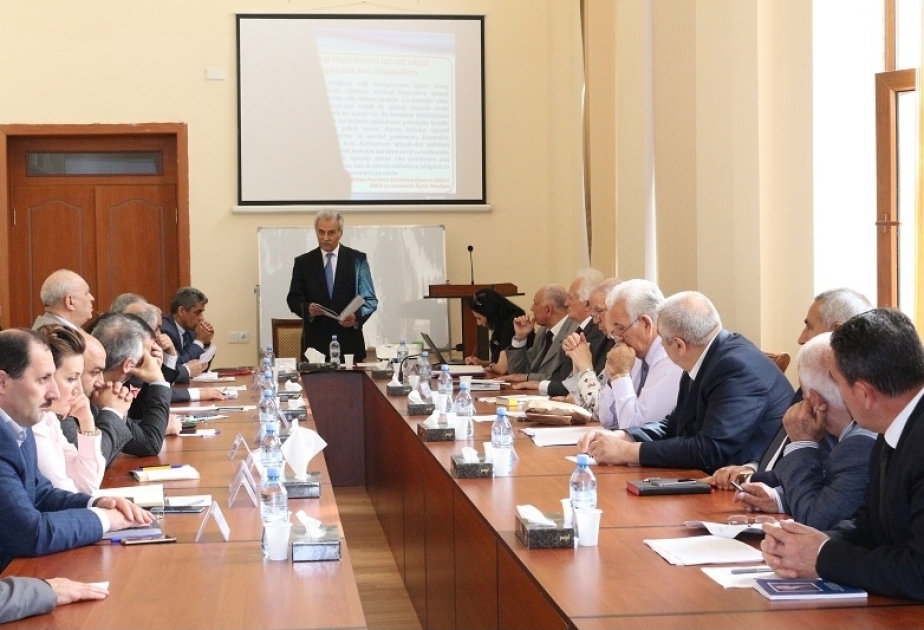 Akademik Ramiz Mehdiyevin “Prezident İlham Əliyevin iqtisadi inkişaf strategiyasının əsas istiqamətləri” adlı məqaləsi geniş müzakirə edilib