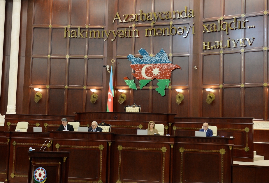 Milli Məclisin plenar iclasında İnzibati Xətalar Məcəlləsində dəyişikliklər müzakirəyə çıxarılıb