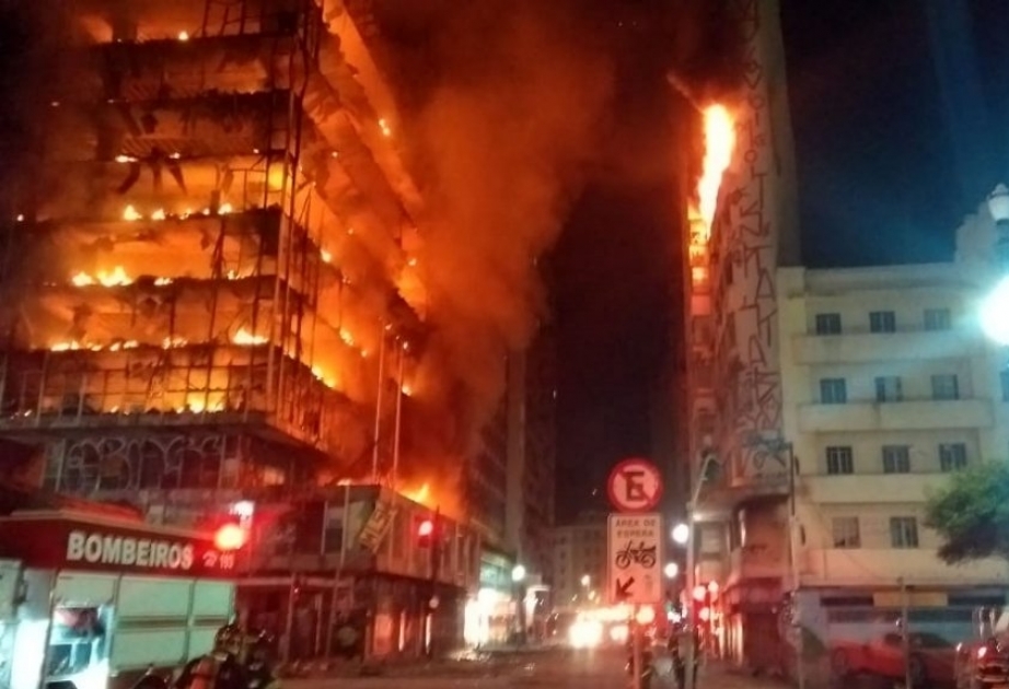San-Paulu şəhərində 26 mərtəbəli bina yanaraq dağılıb