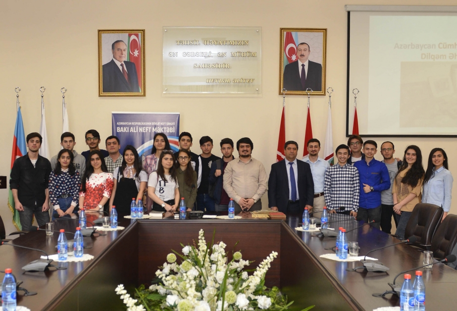 Bakı Ali Neft Məktəbində Azərbaycan Xalq Cümhuriyyətinin 100 illiyinə həsr olunan sərgi açılıb