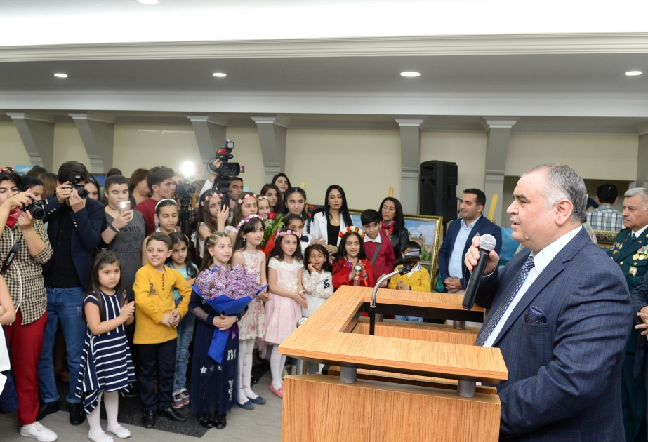 Gəncliyə Yardım Fondunda “Çiçəklənən Azərbaycan” adlı sərgi açılıb
