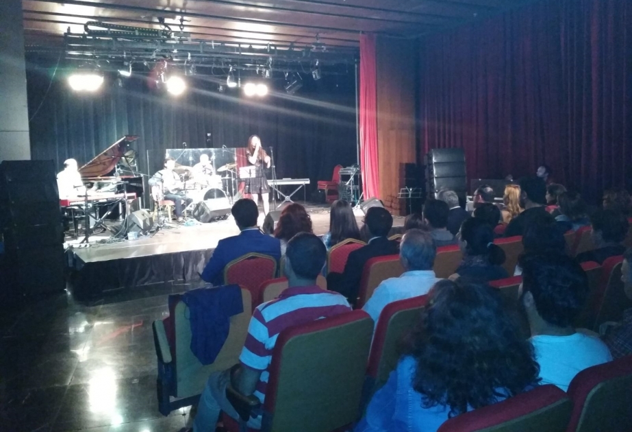 İstanbulda “Azərbaycana musiqi şöləni!” şüarı ilə təşkil olunan konsert proqramları başa çatıb VİDEO