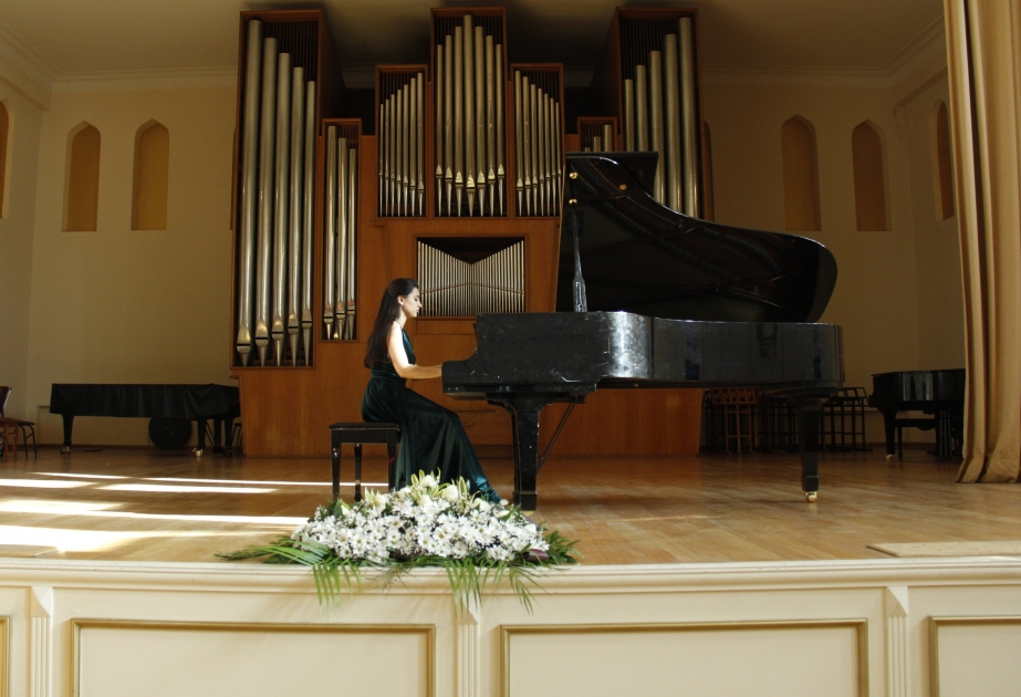 Bakı Musiqi Akademiyasında növbəti konsert proqramı Ulu Öndərin 95 illiyinə həsr olunub