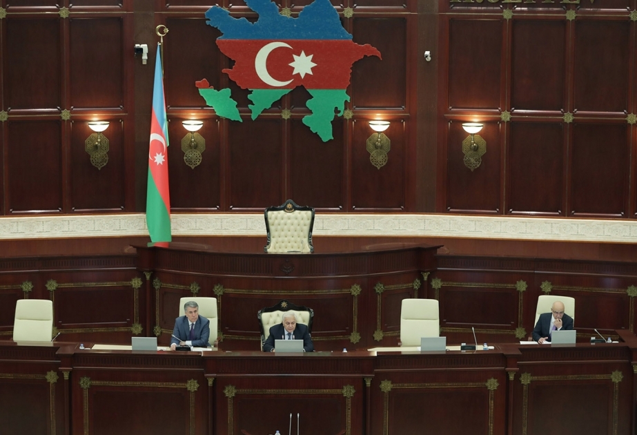 Parlamentin iclasında insan alverinə qarşı mübarizə üzrə milli koordinatorun illik məlumatı dinlənilib