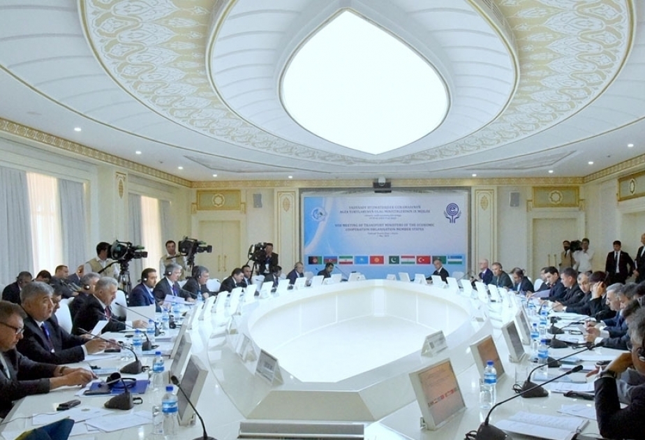 阿塞拜疆代表出席第九次经济合作组织成员国交通部长例行会议